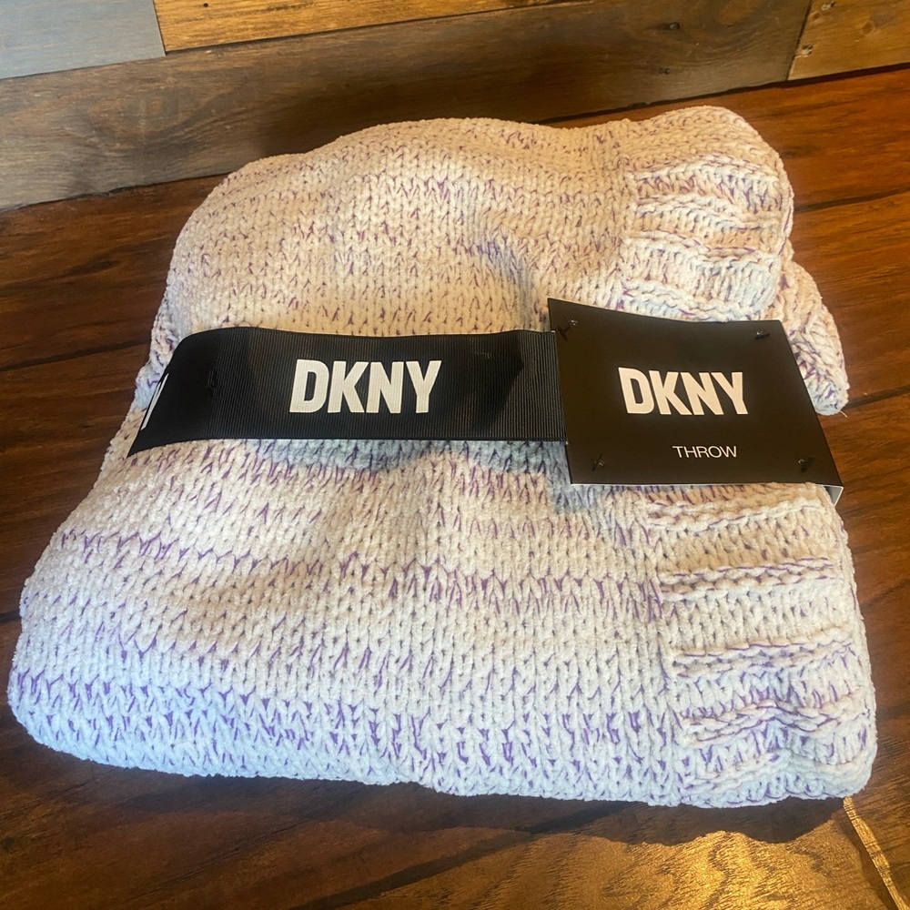 NWT DKNY throw blanket